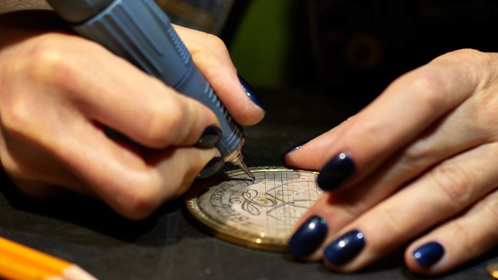 Custom engraving services available in Saskatoon for tumblers, glassware and gifts.